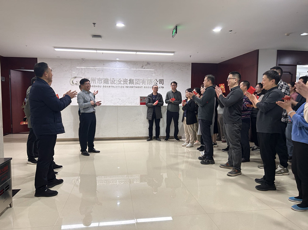 星空网页版-星空online(中国)
领导班子迎接员工新春上班